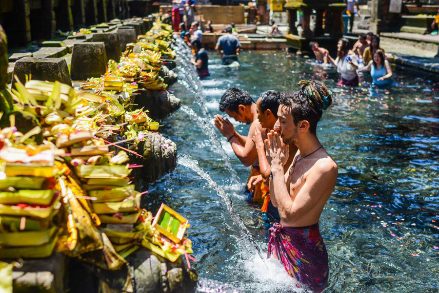 tanah lot temple
